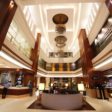 Park Lane Hotel Lahore Buitenkant foto