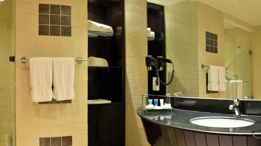Park Lane Hotel Lahore Buitenkant foto