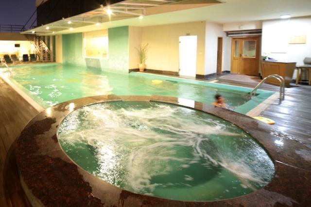 Park Lane Hotel Lahore Buitenkant foto