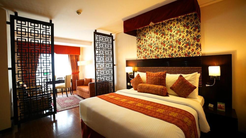 Park Lane Hotel Lahore Buitenkant foto