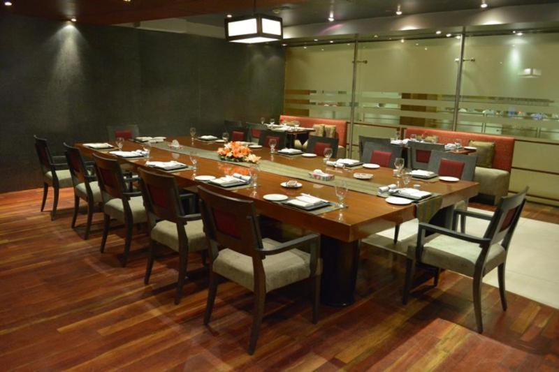 Park Lane Hotel Lahore Buitenkant foto