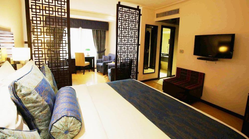 Park Lane Hotel Lahore Buitenkant foto