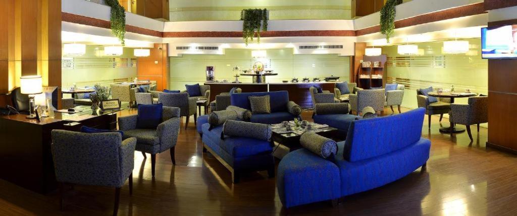 Park Lane Hotel Lahore Buitenkant foto